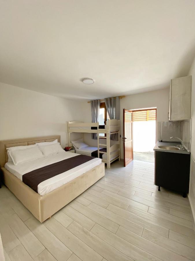 Sunny Guest House Vlore Exterior photo
